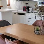 Elia Seaside Semesterbostad