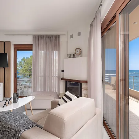 Будинок відпочинку Elia Seaside *