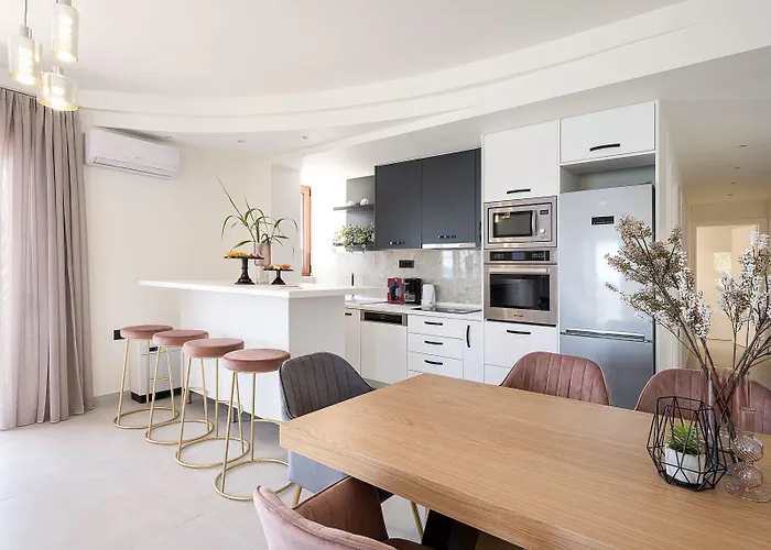 Elia Seaside * Hanya